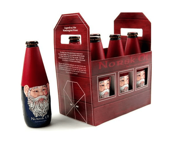 Een pakket van 4 flessen van het merk Norsk Ol, met één fles buiten het pakket.