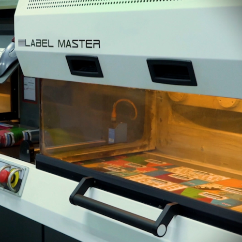 Teilansicht einer Labelmaster-Maschine.