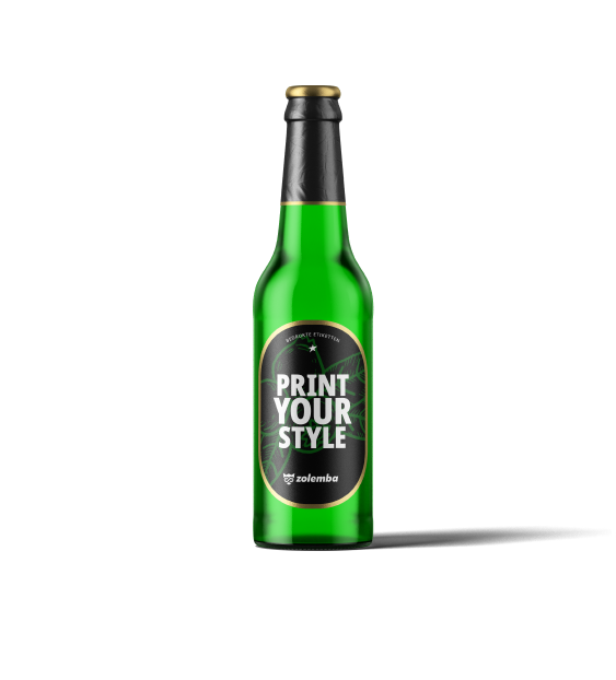 Grüne Glasbierflasche mit einem 'Print Your Style' Etikett und dem Zolemba-Logo.