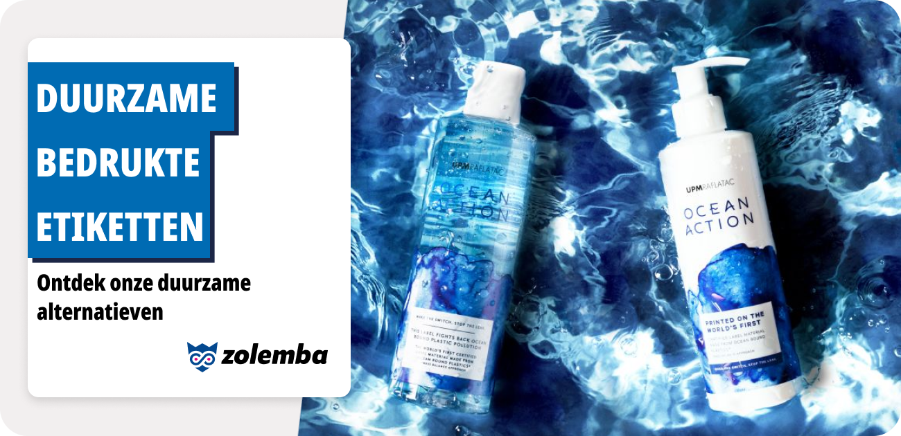 Due bottiglie per l'igiene con uno sfondo di acqua blu e un banner Zolemba sul lato sinistro.